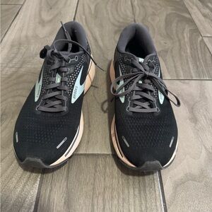 Brooks Women's Black and Gray Athletic Shoes